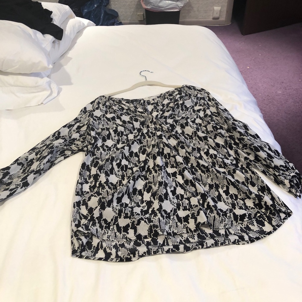 Beautiful A-line, silky Joie  3/4 sleeve top